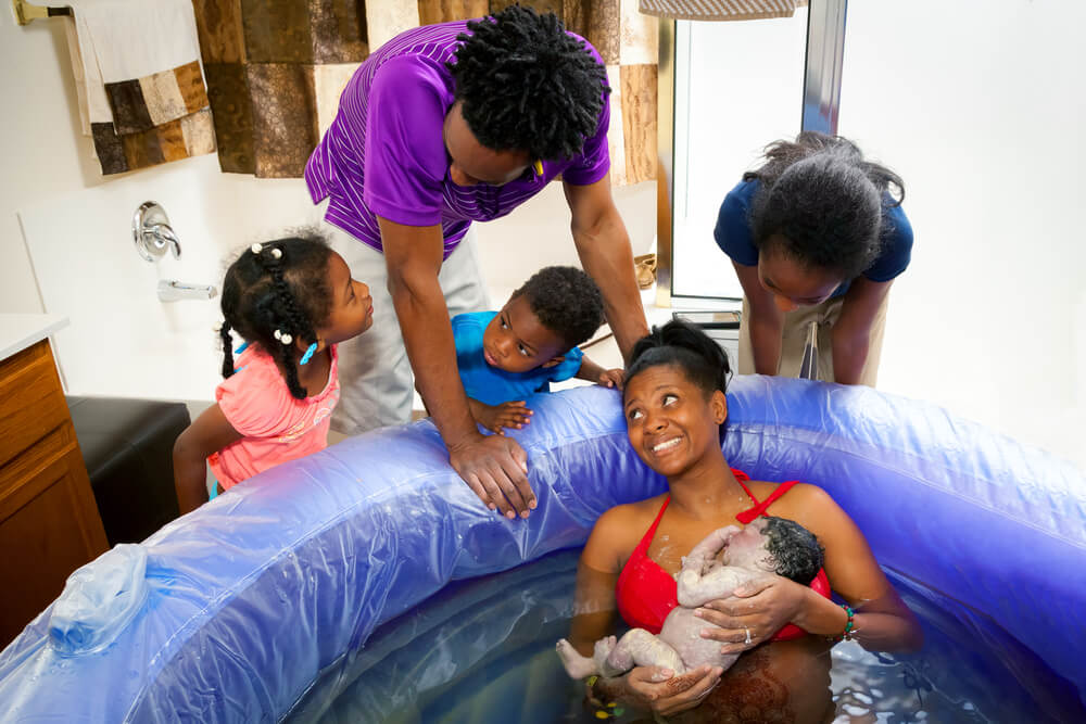 Water birth at home with family